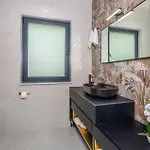 Beautiful Home In Opric With Wifi *