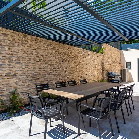 Beautiful Home In Opric With Wifi