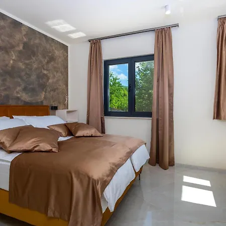 Beautiful Home In Opric With Wifi Feriehus