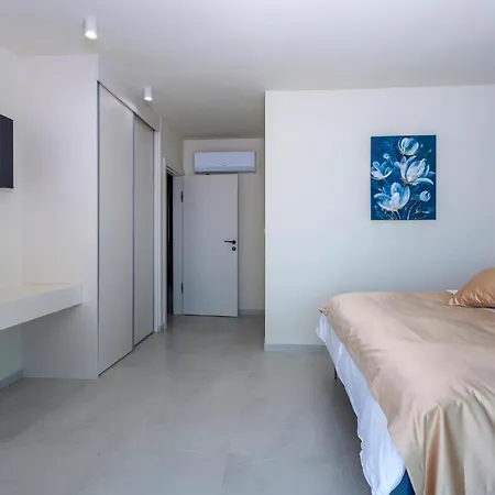 Beautiful Home In Opric With Wifi Feriehus *
