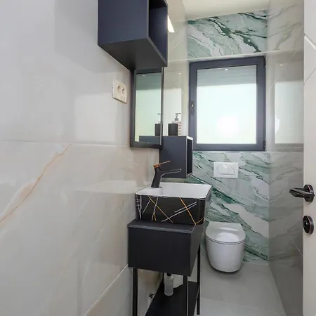 Beautiful Home In Opric With Wifi Feriehus