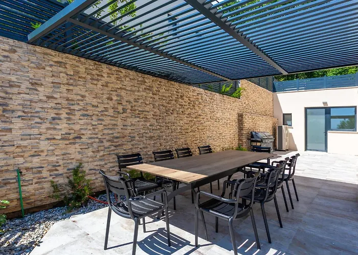 Lovely Home In Opric With Wifi