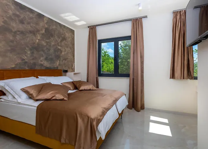 Lovely Home In Opric With Wifi 別荘