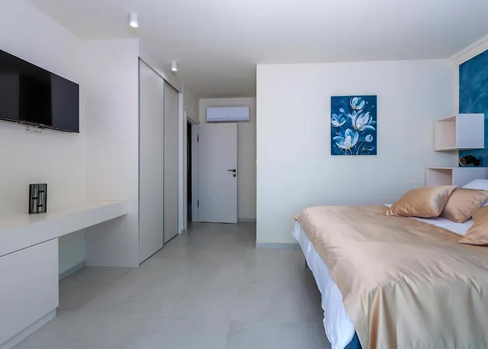 Lovely Home In Opric With Wifi 別荘 *