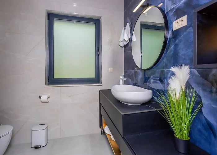 Vikendica Lovely Home In Opric With Wifi *